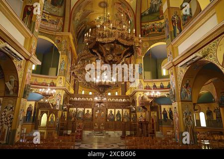 Vue intérieure de la cathédrale de la Résurrection dans la ville albanaise de Korca Banque D'Images