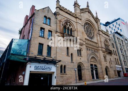 Leeds Angleterre : 2 juin 2024 : une vue de l'extérieur de Leeds O2 Academy, une salle de musique logée dans un bâtiment historique. Banque D'Images