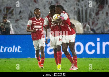 Bogota, Colombie. 15 juin 2024. Hugo Rodallega de l'Independiente Santa Fe célèbre avoir marqué un but lors de la finale de la BetPlay Dimayor League entre l'Independiente Santa Fe et l'Atletico Bucaramanga au stade El Campin de Bogota, en Colombie, le 15 juin 2024. Photo par : Sebastian Barros/long Visual Press crédit : long Visual Press/Alamy Live News Banque D'Images