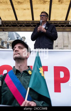 Paris, France. 15 juin 2024. Olivier Donnars/le Pictorium - manifestation contre l'extrême droite en présence du nouveau Front populaire - 15/06/2024 - France/Paris - Olivier Faure, président du Parti socialiste, présente le programme du nouveau Front populaire lors de la manifestation contre l'extrême droite à Paris. Crédit : LE PICTORIUM/Alamy Live News Banque D'Images