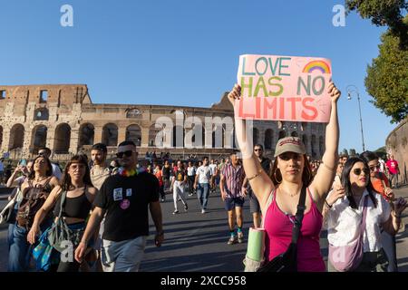 15 juin 2024, Rome, Italie : défilé de la fierté LGBTQIA+ à Rome devant le Colisée (crédit image : © Matteo Nardone/Pacific Press via ZUMA Press Wire) USAGE ÉDITORIAL SEULEMENT! Non destiné à UN USAGE commercial ! Banque D'Images