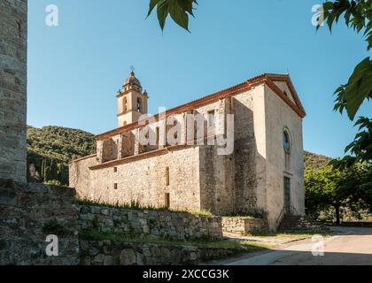 Le Cunventu San Francescu à Sainte-Lucie-de-Tallano dans les grandes eaux de Corse Banque D'Images