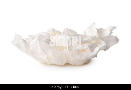 La vue avant de la boule de papier de soie vissée ou froissée après utilisation dans les toilettes ou les toilettes est isolée sur fond blanc. Banque D'Images