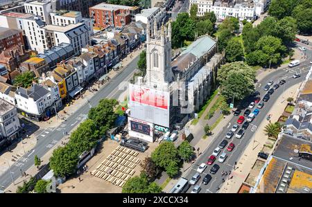 Brighton, Royaume-Uni. 16 juin 2024. Vue aérienne générale du Fanpark avant le match Serbie-Angleterre à Central Park, York place, Brighton, Angleterre, Royaume-Uni le 16 juin 2024 crédit : Every second Media/Alamy Live News Banque D'Images