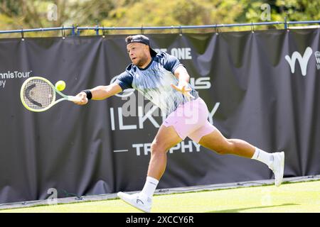 Ilkley, Royaume-Uni, 16 juin 2024, Jay Clarke VS Benjamin Bonzi Qualifying match au Ilkley Lawn Tennis and Squash Club, crédit Aaron Badkin/Alamy Live News. Banque D'Images