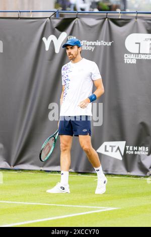 Ilkley, Royaume-Uni, 16 juin 2024, Jay Clarke VS Benjamin Bonzi Qualifying match au Ilkley Lawn Tennis and Squash Club, crédit Aaron Badkin/Alamy Live News. Banque D'Images