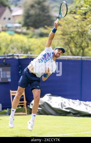 Ilkley, Royaume-Uni, 16 juin 2024, Jay Clarke VS Benjamin Bonzi Qualifying match au Ilkley Lawn Tennis and Squash Club, crédit Aaron Badkin/Alamy Live News. Banque D'Images