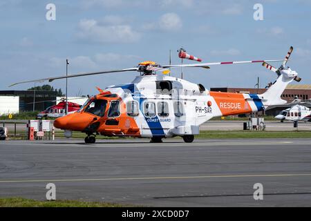 Garde-côtes néerlandais AgustaWestland AW189 avec enregistrement pH-SAR à Den Helder, pays-Bas Banque D'Images