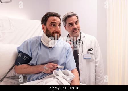 DANI ROVIRA et ERNESTO SEVILLA dans CUERPO ESCOMBRO (2024), réalisé par CURRO VELAZQUEZ. Crédit : MORENA FILMS / HERRANZ, DAVID / album Banque D'Images