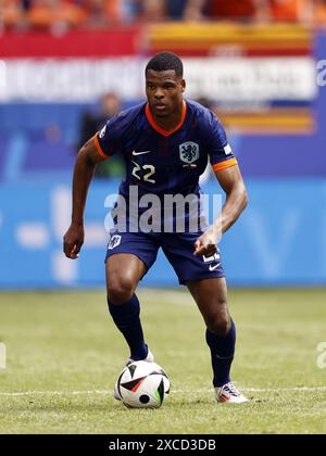 HAMBOURG - Denzel Dumfries de Hollande lors du match du groupe d de l'UEFA EURO 2024 opposant la Pologne aux pays-Bas au Volksparkstadion le 16 juin 2024 à Hambourg, Allemagne. ANP MAURICE VAN STEEN Banque D'Images