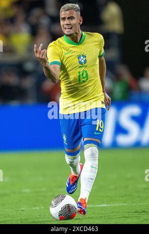 Le milieu de terrain de l'équipe nationale du Brésil Andreas Pereira (19 ans) dribble en avant lors de l'International Soccer Friendly entre l'USMNT et le Brésil au Camping World Stadium à Orlando, en Floride, le 12 juin 2024. Les équipes ont terminé dans un match nul de 1-1 pour leur dernier match de réglage avant le tournoi Copa America 2024. (Max Siker / image du sport) Banque D'Images