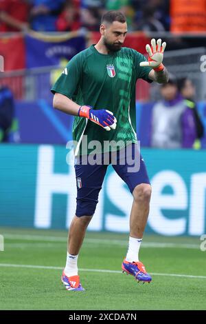 Dortmund, Allemagne. 15 juin 2024. Gianluigi Donnarumma, de l'Italie, lors du match de l'UEFA Euro 2024 Groupe B opposant l'Italie et l'Albanie au BVB Stadion Dortmund le 15 juin 2024 à Dortmund, Allemagne . Crédit : Marco Canoniero/Alamy Live News Banque D'Images