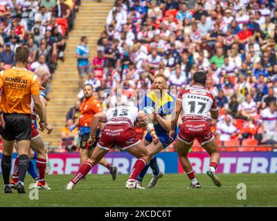 Finale de la Betfred Challenge Cup 2024. Joe Bullock se prépare à l'impact de Kaide Ellis et Kruise Leeming Banque D'Images