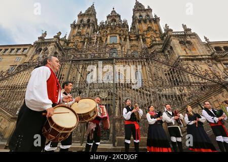 Folklore galicien, Cathédrale, Praza do Obradoiro, Santiago de Compostela, province de La Corogne, Galice, Espagne. Banque D'Images