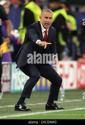 Dortmund, Allemagne. 15 juin 2024. Sylvinho, entraîneur-chef albanais, réagit lors du match des Championnats d'Europe de l'UEFA au BVB Stadion, Dortmund. Le crédit photo devrait se lire : Jonathan Moscrop/Sportimage crédit : Sportimage Ltd/Alamy Live News Banque D'Images