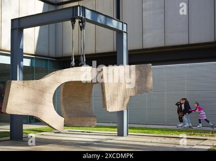 ¥Lugar de Encuentros IV¥ par Eduardo Chillida, Musée des Beaux-Arts, Bilbao, Bizkaia, pays Basque, Espagne. Banque D'Images