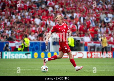 Victor Bernth Flesner Kristiansen (Daenemark, #17) Am Ball, GER, Slovénie (SVN) vs Denmark (DEN), Fussball Europameisterschaft, UEFA EURO 2024, Gruppe C, 1. Spieltag, 16.06.2024 Foto : Eibner-Pressefoto/Michael Memmler Banque D'Images