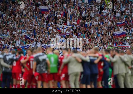 Stuttgart, Allemagne. 16 juin 2024. Les supporters de Slovénie lors du match de football Euro 2024 entre la Slovénie et le Danemark à la Stuttgart Arena, Stuttgart, Allemagne - dimanche 16 juin 2024. Sport - Soccer . (Photo de Spada/LaPresse) crédit : LaPresse/Alamy Live News Banque D'Images