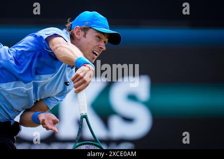 'S-HERTOGENBOSCH, PAYS-BAS - 15 JUIN : Alex de Minaur d'Australie participe à son match de demi-finale en simple masculin contre Ugo Humbert de France le jour 6 des Championnats Libema Open Grass court à l'Autotron le 15 juin 2024 à 's-Hertogenbosch, pays-Bas (photo de Rene Nijhuis/BSR Agency) crédit: BSR Agency/Alamy Live News Banque D'Images