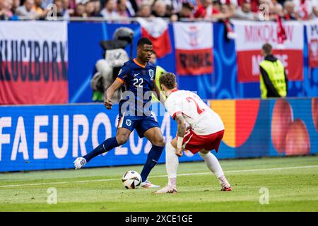 Hambourg, Allemagne. 16 juin 2024. Denzel Dumfries (22 ans), des pays-Bas, vu lors du match de l'UEFA Euro 2024 dans le Groupe d entre la Pologne et les pays-Bas au Volksparkstadion de Hambourg. Crédit : Gonzales photo/Alamy Live News Banque D'Images
