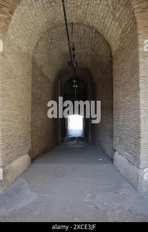 Benevento - Corridoio di accesso alla zona bassa della cavea Teatro Romano Banque D'Images