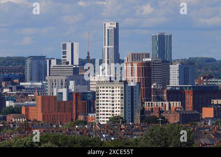 Une vue du centre-ville de Leeds prise à distance de South Leeds. Altus House est actuellement le plus haut bâtiment de Leeds & Yorkshire. Banque D'Images