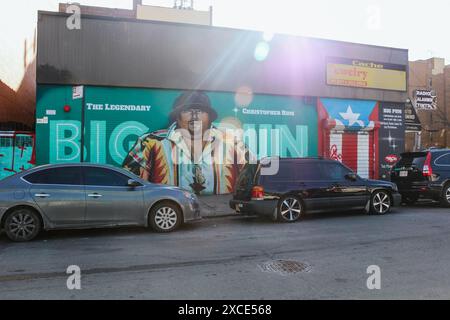 15/03/2022, New York, peinture murale de raffiti représentant le rappeur Big Pun dans le Bronx, New York. L'œuvre célèbre l'héritage et la culture de l'artiste hip-hop Banque D'Images