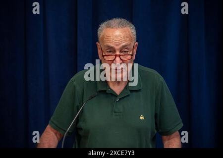 New York, New York, États-Unis. 16 juin 2024. (NOUVEAU) le sénateur Schumer demande que le projet de loi interdise les stocks de secours après la décision de la Cour suprême. 16 juin 2024, New York, New York, États-Unis : le leader de la majorité au Sénat, le sénateur américain Chuck Schumer (d-NY) annonce un plan pour un vote au Sénat pour rétablir l’interdiction des actions compensatoires quelques jours seulement après que la Cour suprême a annulé une interdiction fédérale sur les actions compensatoires instituée par l’ancien président américain Donald Trump le 16 juin 2024 à New York. (Crédit : M10s/TheNews2) (Foto : M10s/Thenews2/Zumapress) (crédit image : © Ron Adar/TheNEWS2 via ZUMA Press Wire) USAGE ÉDITORIAL SEULEMENT! Pas pour Banque D'Images