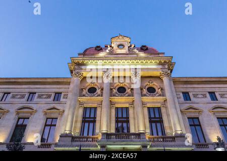 Europe, Roumanie, Bucarest. Hôpital Coltea. Architecture byzantine. tour d'horloge. Banque D'Images