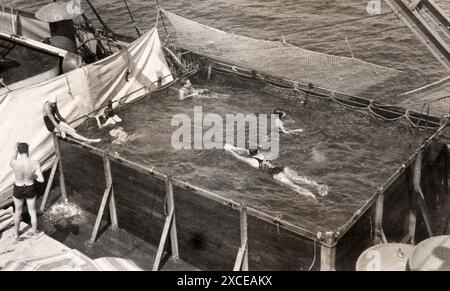 Photo tirée de l'album du voyage de l'Italie à l'Algérie et à Londres de la famille juive milanaise au milieu des années trente. En particulier, la photo montre le luxe à bord d'un navire Navigazione Generale Italiana pendant la croisière Banque D'Images