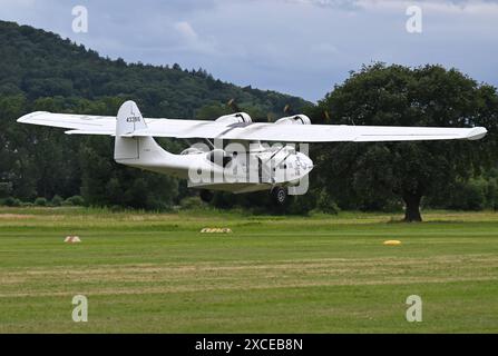 16.06.2024, xjhx, Wirtschaft Flugplatz-Kerb Gelnhausen 2024 v.l. Flugzeug Maschine Consolidated 28 Catalina, enregistrement / numéro de série : G-PBYA, autre numéro de série : 433915 nom Miss Pick Up Gelnhausen *** 16 06 2024, xjhx, Wirtschaft Flugplatz Kerb Gelnhausen 2024 v l Flugzeug Maschine Consolidated 28 Catalina, Registration Serial G PBYA, Alternate Serial 433915 nom Miss Pick Up Gelnhausen Banque D'Images