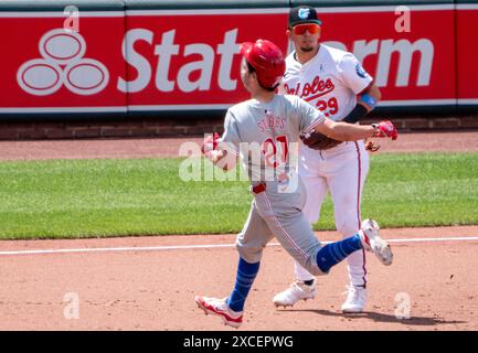 Baltimore, États-Unis. 16 juin 2024. BALTIMORE, MD - 16 JUIN : Garrett Stubbs (21 ans), receveur des Philadelphia Phillies, se classe troisième lors d'un match MLB entre les Orioles de Baltimore et les Phillies de Philadelphie, le 16 juin 2024, à Orioles Park à Camden Yards, à Baltimore, Maryland. (Photo de Tony Quinn/SipaUSA) crédit : Sipa USA/Alamy Live News Banque D'Images