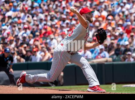 Baltimore, États-Unis. 16 juin 2024. BALTIMORE, MD - 16 JUIN : le lanceur Zack Wheeler (45) des Philadelphia Phillies sur le monticule lors d'un match MLB entre les Orioles de Baltimore et les Phillies de Philadelphie, le 16 juin 2024, à Orioles Park à Camden Yards, à Baltimore, Maryland. (Photo de Tony Quinn/SipaUSA) crédit : Sipa USA/Alamy Live News Banque D'Images