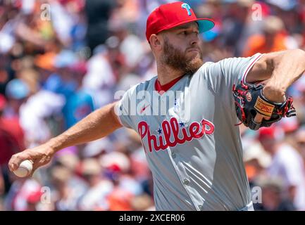 Baltimore, États-Unis. 16 juin 2024. BALTIMORE, MD - 16 JUIN : le lanceur Zack Wheeler (45) des Philadelphia Phillies sur le monticule lors d'un match MLB entre les Orioles de Baltimore et les Phillies de Philadelphie, le 16 juin 2024, à Orioles Park à Camden Yards, à Baltimore, Maryland. (Photo de Tony Quinn/SipaUSA) crédit : Sipa USA/Alamy Live News Banque D'Images