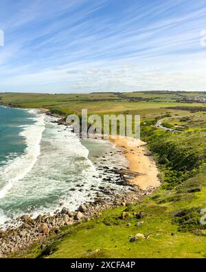 Vue sur le paysage de Petrel Cove depuis The Bluff ou Rosetta Head dans Victor Harbor sur la péninsule de Fleurieu, Australie méridionale Banque D'Images