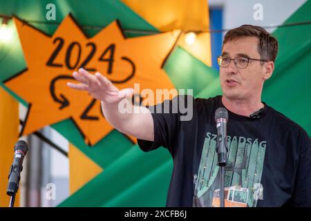 Lord Mayor Karacsony s campagne électorale, Budapest, Hongrie UNGARN, 07.06.2024, Budapest VIII Bezirk. Kommunalwahlen AM 9. Juni : Oberbuergermeister Gergely Karacsony beim Wahlkampf in der Josephstadt. T-shirt FREIHEITsbruecke . Élections locales du 9 juin : le maire Gergely Karacsony fait campagne dans le district de Josephtown. T-shirt LIBERTY Bridge. â *** Lord Mayor Karacsony campagne électorale, Budapest, Hongrie HONGRIE, 07 06 2024, Budapest VIII District élections locales le 9 juin Lord Mayor Gergely Karacsony campagne dans le district de Josephtown T shirt LIBERTY Bridge 9 juin élections locales Lord Mayor Banque D'Images