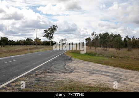 Thunderbolt Way est une route de campagne de 305 kilomètres (190 mi) située dans la région Northern Tablelands de Nouvelle-Galles du Sud, en Australie Banque D'Images