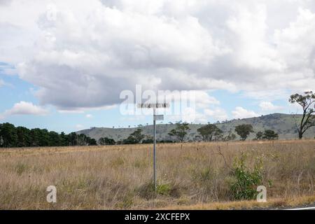 Thunderbolt Way est une route de campagne de 305 kilomètres (190 mi) située dans la région Northern Tablelands de Nouvelle-Galles du Sud, en Australie Banque D'Images