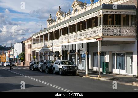 Centre-ville d'Armidale en Australie, architecture victorienne classique sur des bâtiments patrimoniaux à Armidale, Nouvelle-Galles du Sud, Australie Banque D'Images