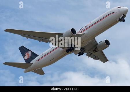 Boeing 767-300 Cargojet vu au départ de l'aéroport d'Adélaïde. Banque D'Images