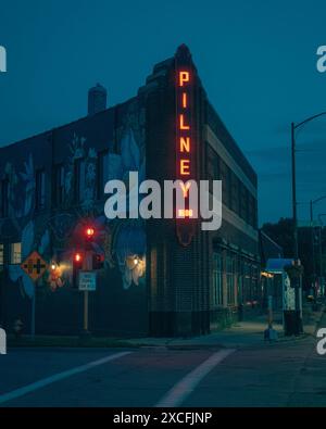 Pilney Building signe de néon vintage la nuit, Saint Paul, Minnesota Banque D'Images