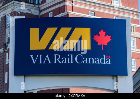 Panneau de VIA Rail dans le quartier du port maritime à Halifax, Nouvelle-Écosse, Canada Banque D'Images