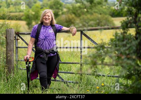 Dr Cor Hutton s’entraîne près de chez elle à Lochwinnoch, dans le Renfrewshire, avant de se rendre au Pérou pour une marche caritative à la conquête du sentier de l’Inca de 7 jours jusqu’au Machu Picchu, couvrant 26 miles et atteignant 4 125 m au-dessus du niveau de la mer. Le défi est de recueillir des fonds pour l'organisme de bienfaisance trouver vos pieds qui aide et soutient les amputés. Date de la photo : vendredi 14 juin 2024. Banque D'Images