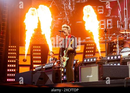 Billie Joe Armstrong de Green Day se produit en concert lors du Festival IDays 2024 à Milan, en Italie, le 16 juin 2024 Banque D'Images