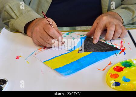 Le drapeau des Bahamas est dessiné par l'artiste à l'aquarelle sur une feuille de parchemin. Banque D'Images