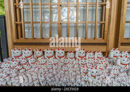 Tokyo, Japon. 18 août 2023 : Groupe de personnages de chats au temple Gotoku-ji. Sōtō Temple budhiste zen situé dans le quartier Setagaya. Également appelée température du chat Banque D'Images