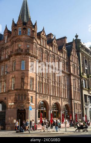 Le Old Prudential assurance Office sur St Andrew Square est maintenant utilisé comme Tiles Bar, à Édimbourg. Banque D'Images