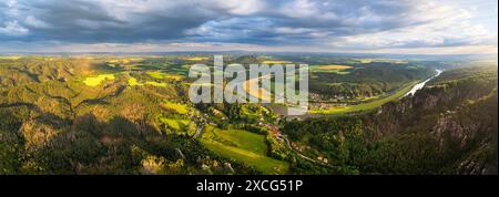 Formations rocheuses de grès dans la région de Rathen. Schwedenloecher Wehlgrund, Bastei et Honigsteine, Suisse saxonne, Rathen, Saxe, Allemagne Banque D'Images