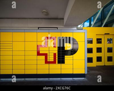 Mannedorf, Suisse - 13 juin 2024 : la poste suisse est le service postal national de Suisse - société détenue par la Confédération suisse Banque D'Images