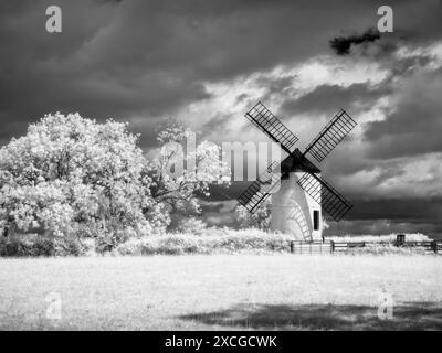 Ashton Windmill, le moulin à tour du XVIIIe siècle à Chapel Allerton, Somerset, Angleterre. Banque D'Images